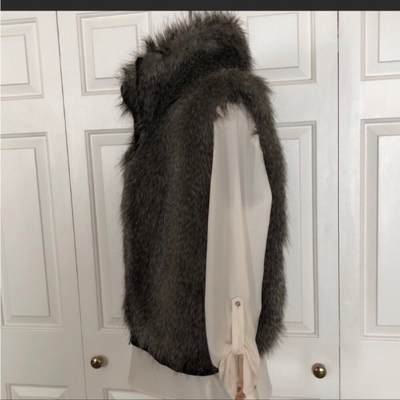 Faux Fur Vest by Takara - Picture 3 of 7